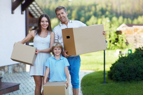 Mover estimating load-based pricing for a local flat move